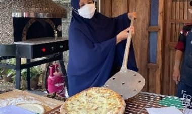 Icip-icip Bedanya Pizza Bakar Resto Kembang Sepatu Ciater