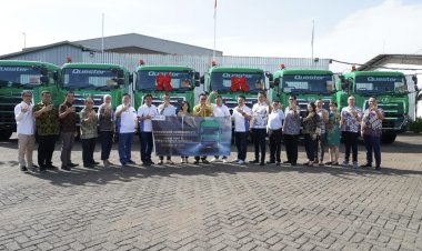 UD Trucks Tutup Tahun 2022 dengan Serah Terima 32 Unit Quester Euro 5