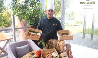 Hotel Santika Premiere ICE-BSD City Hadirkan Hampers Ayam dengan Cita Rasa Nusantara