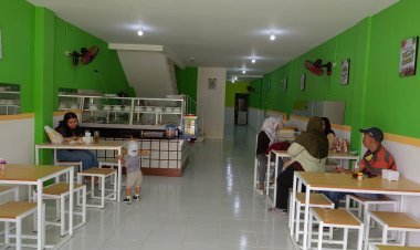 Makan Nyaman Kantong Aman di Kharisma Bahari Warteg 'Naik Kelas' di Cinere