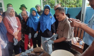 Emak-emak di Serpong Antusias Ikut Pelatihan Olahan Lele dari IKPP Tangerang