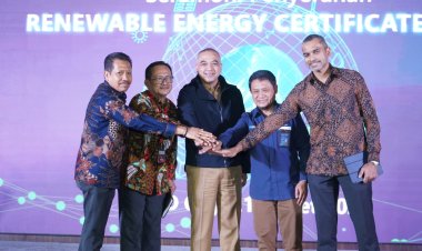 PLN Serahkan Sertifikat Renewable Energy Certificate (REC) kepada  Sinar Mas Land