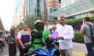 Gelar Program Muamalat Berbagi, Bank Muamalat dan BMM Bagi Takjil Gratis ke Masyarakat