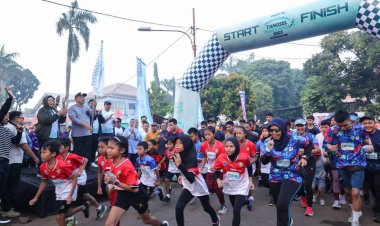 Sita Perhatian Masyarakat, Benyamin Lepas Peserta Road To Tangsel Marathon di Pondok Aren