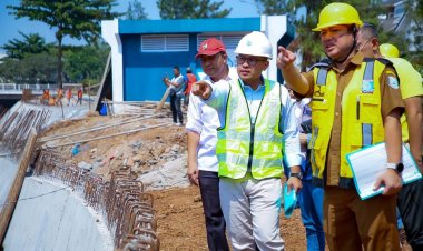 Tinjau Pembangunan Turap Kali Ciater Hilir Segmen Laverde - Serpong Park. Pilar Yakin Banjir di Tangsel Bisa Tertangani dengan Baik
