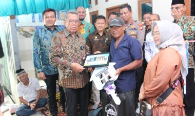 Program Berlanjut, Wali Kota Tangsel Serahkan 94 RUTLH di Ciputat dan Ciputat Timur