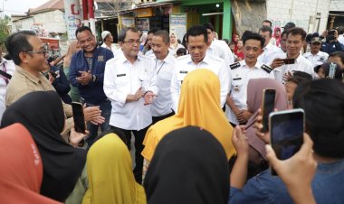Pj Bupati Tangerang Tinjauan Pemasangan Sambungan Langganan Perumdam TKR di Teluknaga