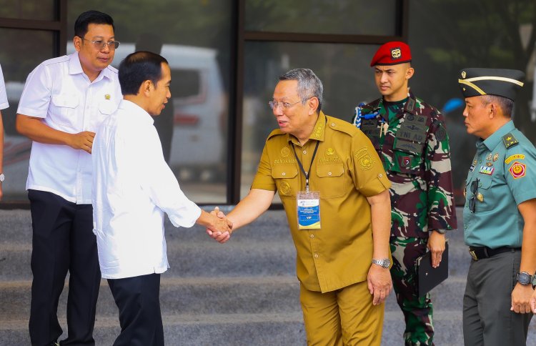 Benyamin Davnie Dampingi Presiden Jokowi Serahkan Bantuan Pangan di Tangsel