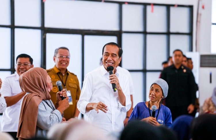 Benyamin Davnie Dampingi Presiden Jokowi Serahkan Bantuan Pangan di Tangsel