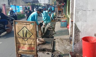 Jelang Hari Raya Idulfitri 1445 H, DSDABMBK Kota Tangsel Perbaiki Sejumlah Jalan Berlubang, dan Siagakan Petugas Piket